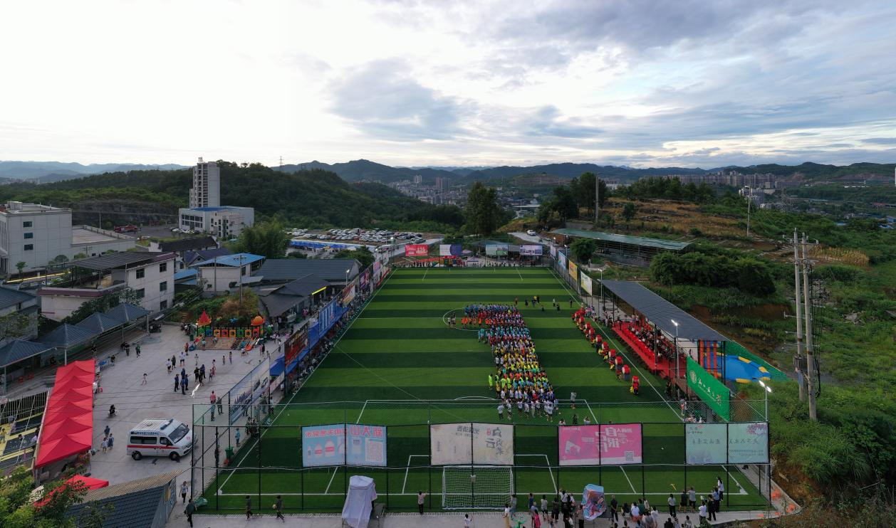 湖南吉首：家门口“村超”火热开赛